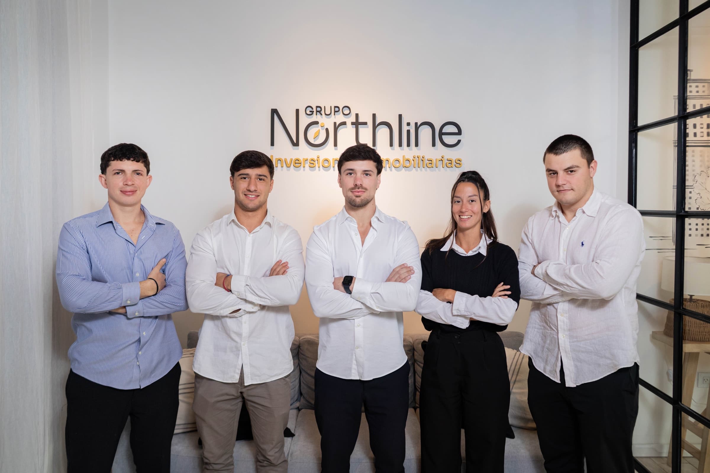 Los cinco integrantes de Grupo Northline en la oficina de Fisherton